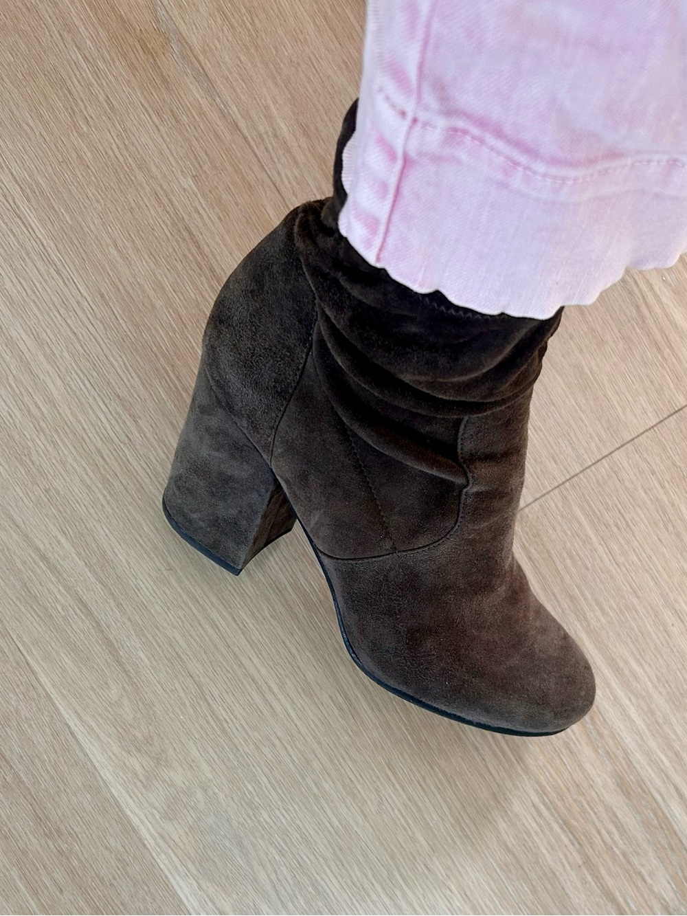 Grey suede Via Spiga short boots